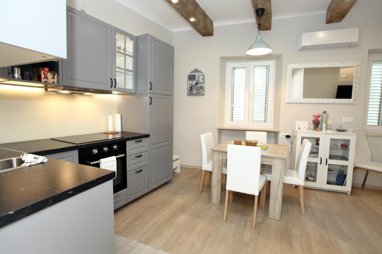 Pristine One-Bedroom Apartment In Piran Ired Luaran gambar